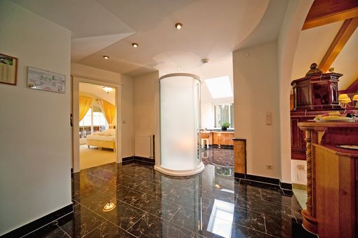 STOCK  - Siéntase como en los cuentos de "Las Mil y Una Noches" en nuestra elegante y exclusiva suite, la cual está integrada con un cuarto de baño abierto.