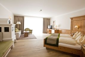 Traumhotel Alpina - Suite de Luxe im Wellnessschlößl 55 m² "Naturblick"