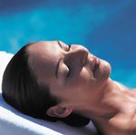 GESICHTSMASSAGE (30 Min.) - Mit Feuchtigkeitscreme, durchblutungsfördernd, zum Glätten der Haut.