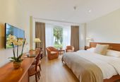 Golf-Hotel René Capt - Standard Doppelzimmer mit teilweisem Seeblick