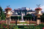 Giro della città (adulto) - Sulle tracce di MozartDurata: 1 ora e mezzo nel pulmino, 1 ora nel museo