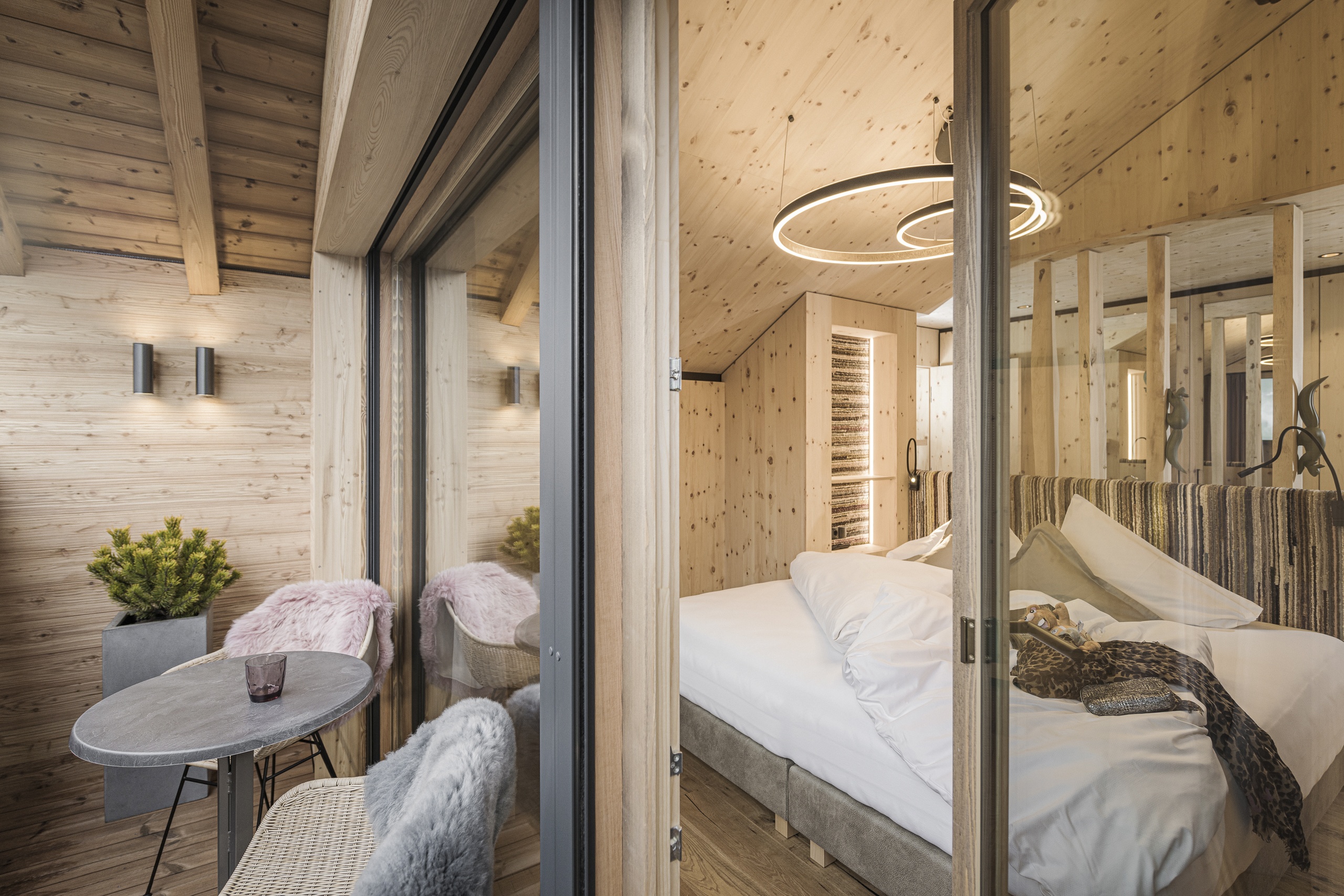 Mia Alpina-„85er" Zirben FamilySuite Panorama