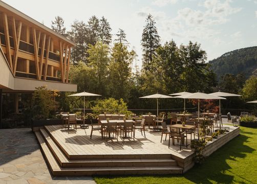 Tauber's Bio Vitalhotel: Sonnenterrasse - Tauber's Bio Vitalhotel, St. Sigmund, Pustertal, Trentino-Südtirol, Italien