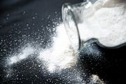 Basisches Fußbad mit Fußpackung - mit anschließender Fußpackung und Fußmassage und der Wirkstoffkombination je nach Indikation aus Schüssler Salzen, Spirulina und grüner Tonerde.