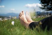 Fußmassage mit Pomander - Regenerative, nervenberuhigende Fußbehandlung mit Aura-Soma-Pomandern je nach Indikation.