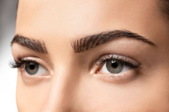 AUGENBRAUEN & WIMPERN FÄRBEN