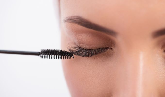 WIMPERNVERLÄNGERUNG
