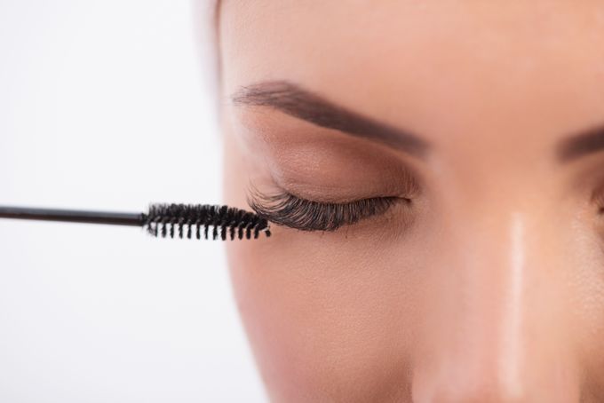WIMPERNVERLÄNGERUNG