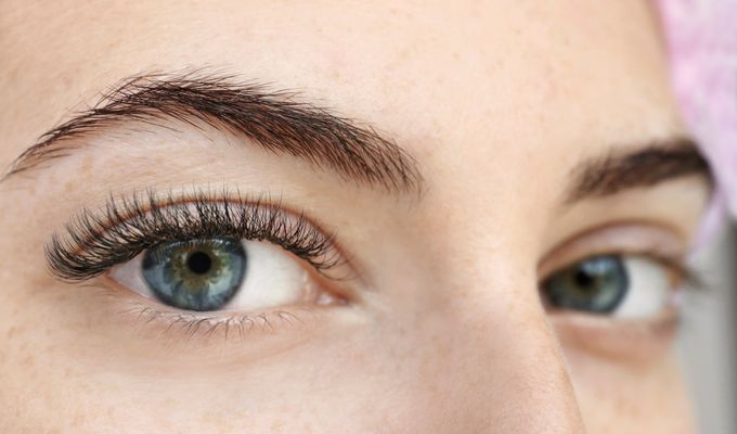 WIMPERN FÄRBEN