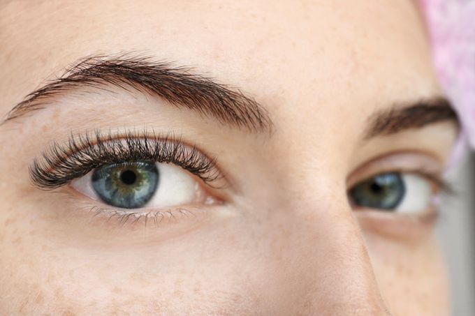 WIMPERN FÄRBEN