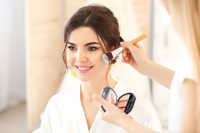 TAGES-MAKE-UP