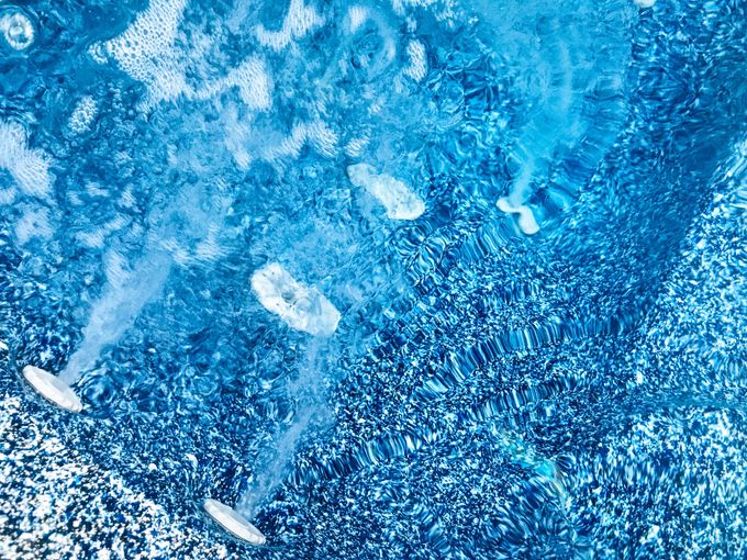 MASSAGE AUF DER HYDROJET-MASSAGELIEGE