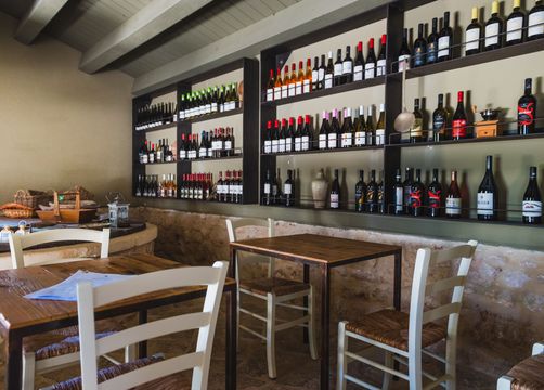 Biohotel La Casa die Melo: Wein-Bar - Casa di Melo, Siracusa, Sizilien, Italien