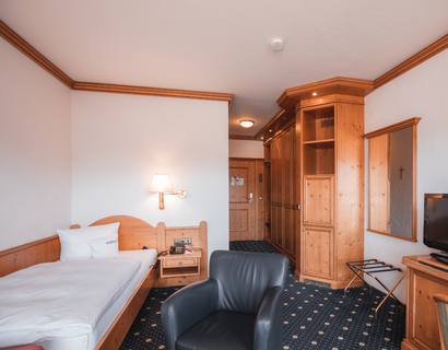 Schüle's Gesundheitsresort & Spa: Lavendel mit Balkon seitlichem Bergblick (33 m²)