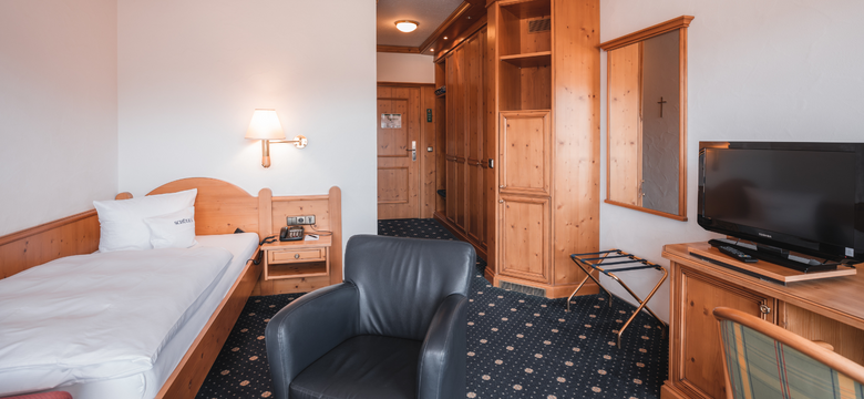 Schüle's Gesundheitsresort & Spa: Lavendel mit Balkon seitlichem Bergblick (33 m²) image #1