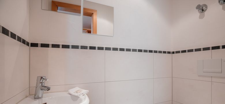 Schüle's Gesundheitsresort & Spa: Himbeere mit Südbalkon (38 m²) image #7