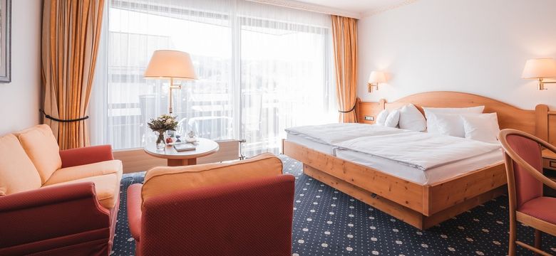 Schüle's Gesundheitsresort & Spa: Wacholder mit Balkon und seitlichem Bergblick (42 m²) image #1