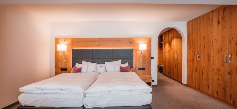 Schüle's Gesundheitsresort & Spa: Holunder mit großem Südbalkon oder Südterrasse und Panoramablick (58 m²) image #3