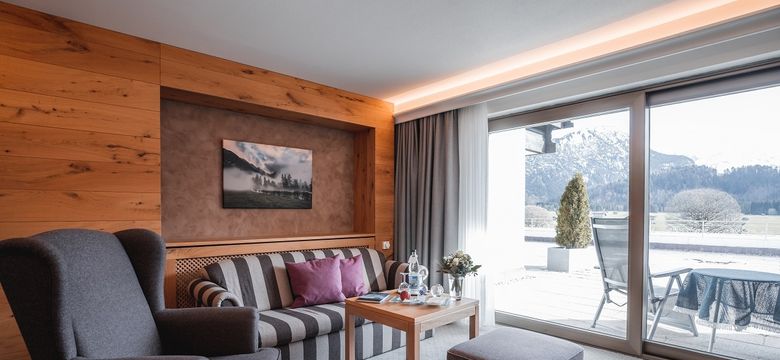 Schüle's Gesundheitsresort & Spa: Holunder mit großem Südbalkon oder Südterrasse und Panoramablick (58 m²) image #5