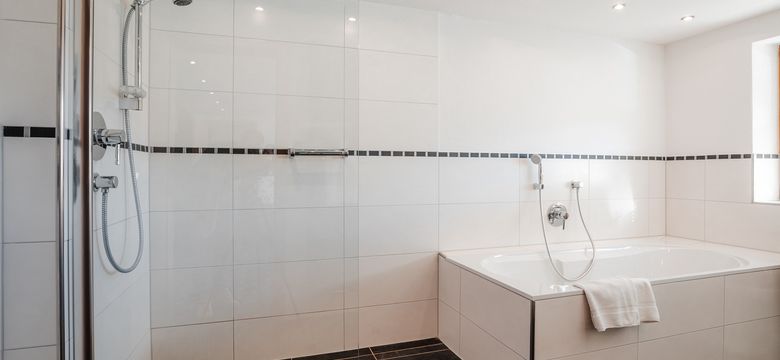 Schüle's Gesundheitsresort & Spa: Enzian mit großem Südbalkon und Panoramablick (70 m²) image #5