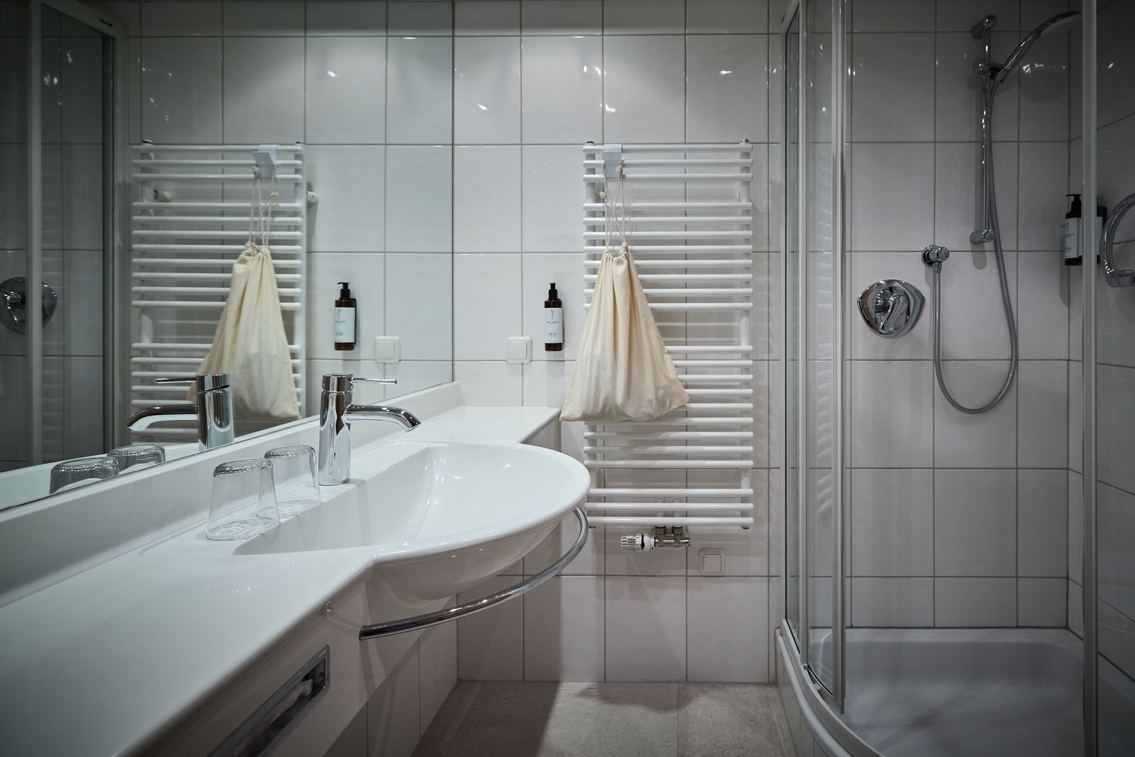 Badezimmer Juniorsuite Schatzkammer Designhotel Sonnhof by Vitus Winkler