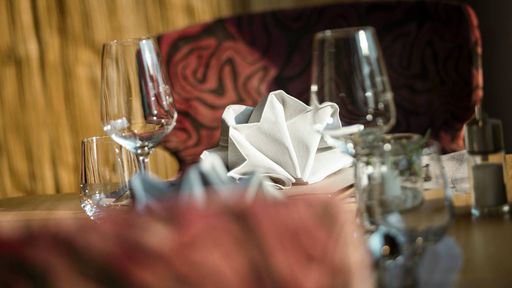 Gedeckter Tisch beim Abendessen