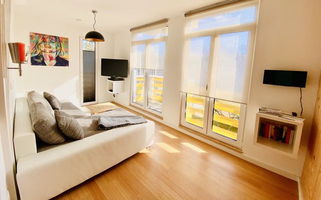 Wohnzimmer mit Gartenblick