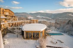RETTER Bio-Natur-Resort: Winteransicht mit Pool - RETTER BIO-NATUR-RESORT, Pöllauberg, Steiermark, Österreich