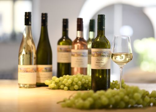 Biohotel Chez Douverne: Sommerach, ein historischer Weinort - Hästens Boutique Biohotel – chez Douverne, Sommerach, Fränkisches Weinland, Bayern, Deutschland