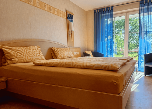 Biohotel Weingut Prüm Doppelzimmer (1/2) - Bio Boutique Hotel Prüm & Yoga Retreats 