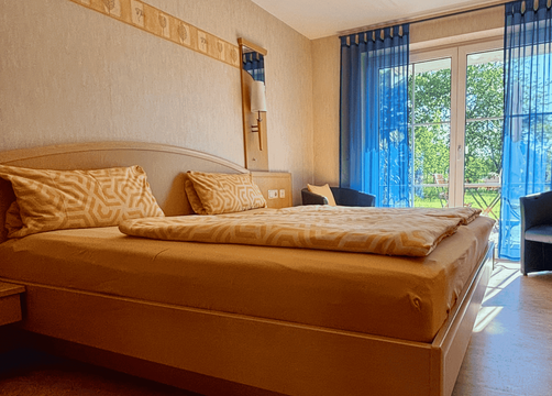 Biohotel Weingut Prüm Doppelzimmer (1/2) - Bio Boutique Hotel Prüm & Yoga Retreats 